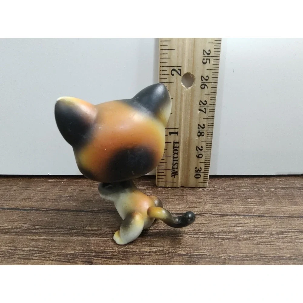 Littlest Pet Shop Cat #27 Figure with Green Eyes Brown Black White A19